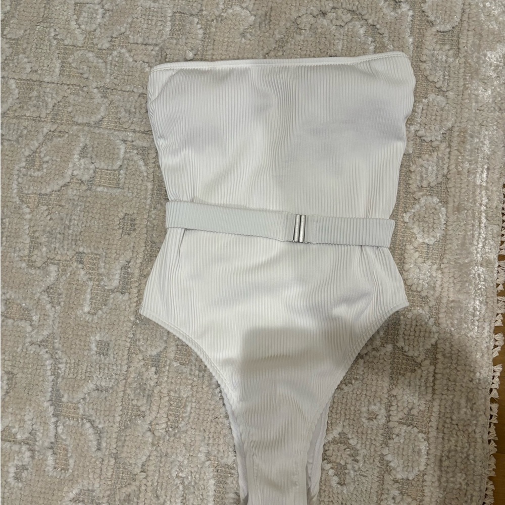 Abercrombie & Fitch White Ribbed One Piece Bathingsuit